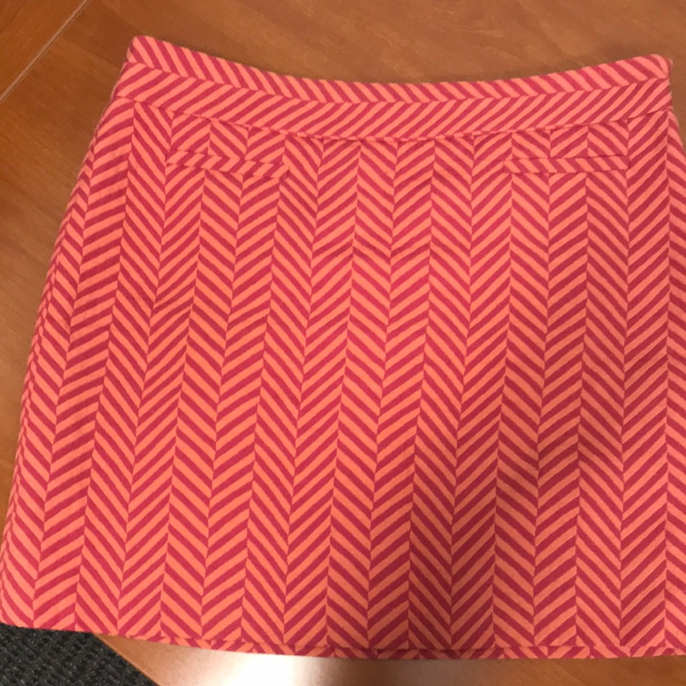 Loft brand size 8 zig zag pattern. Excellent condition